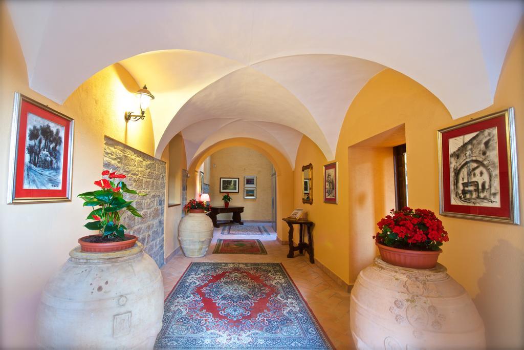 Rosso Porpora Villa Colle Umberto  ภายนอก รูปภาพ