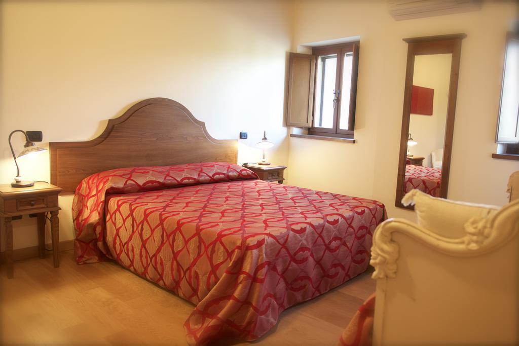 Rosso Porpora Villa Colle Umberto  ภายนอก รูปภาพ