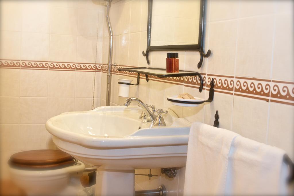 Rosso Porpora Villa Colle Umberto  ภายนอก รูปภาพ