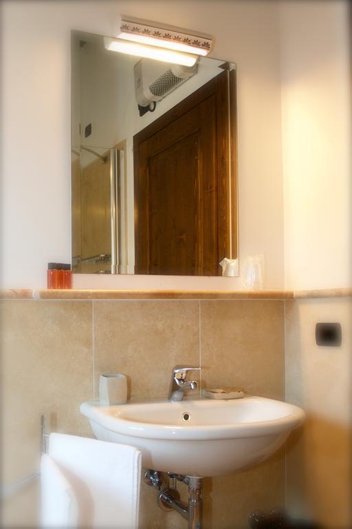 Rosso Porpora Villa Colle Umberto  ภายนอก รูปภาพ